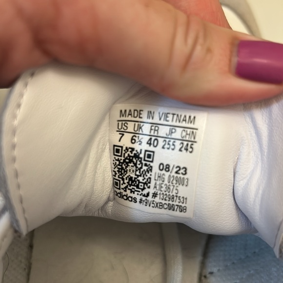 Adidas White and Black Samba Sneakers. Youth size 7. Women’s size 8.5 - Picture 7 of 7